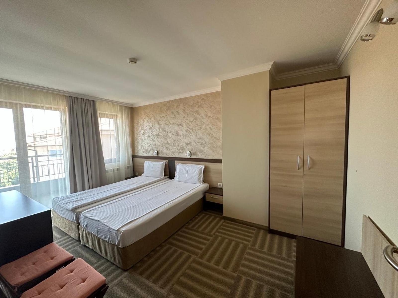 Family Hotel Radiana Sozopol Exteriör bild