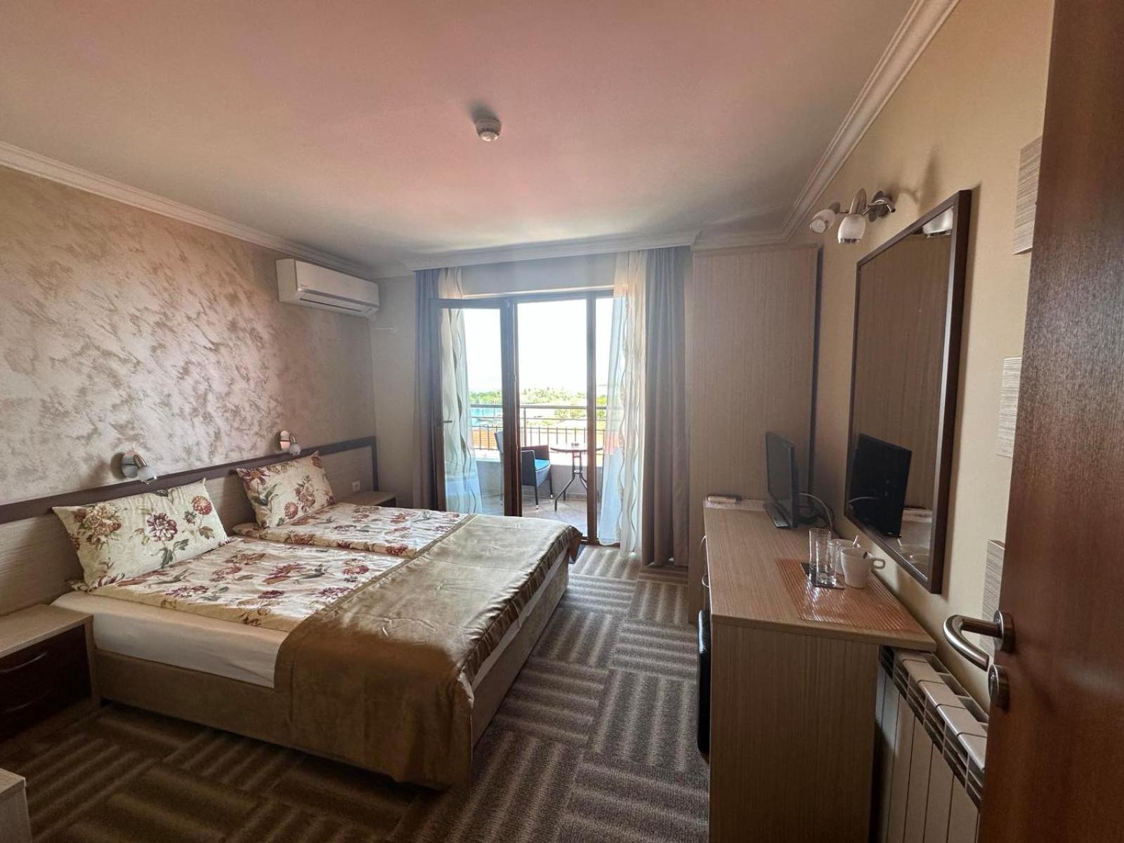 Family Hotel Radiana Sozopol Exteriör bild