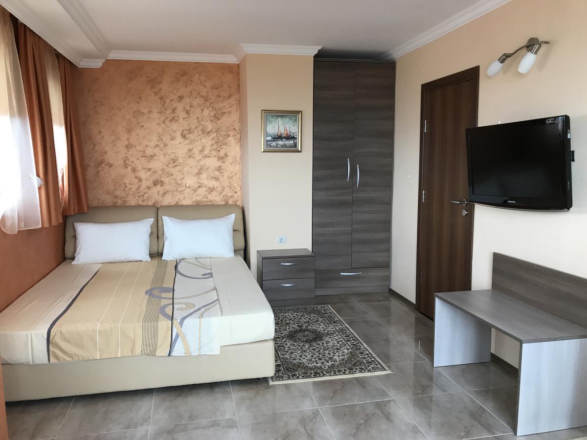 Family Hotel Radiana Sozopol Exteriör bild