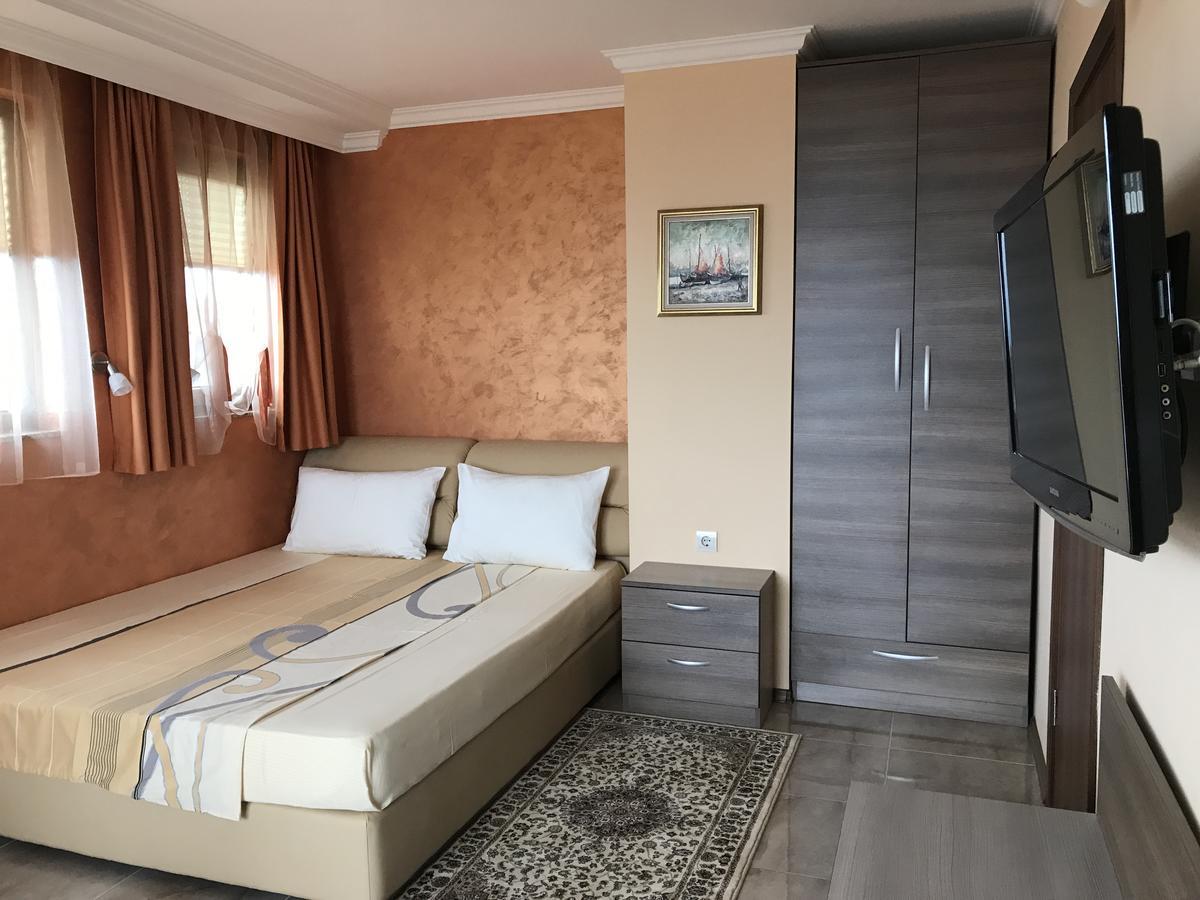 Family Hotel Radiana Sozopol Exteriör bild