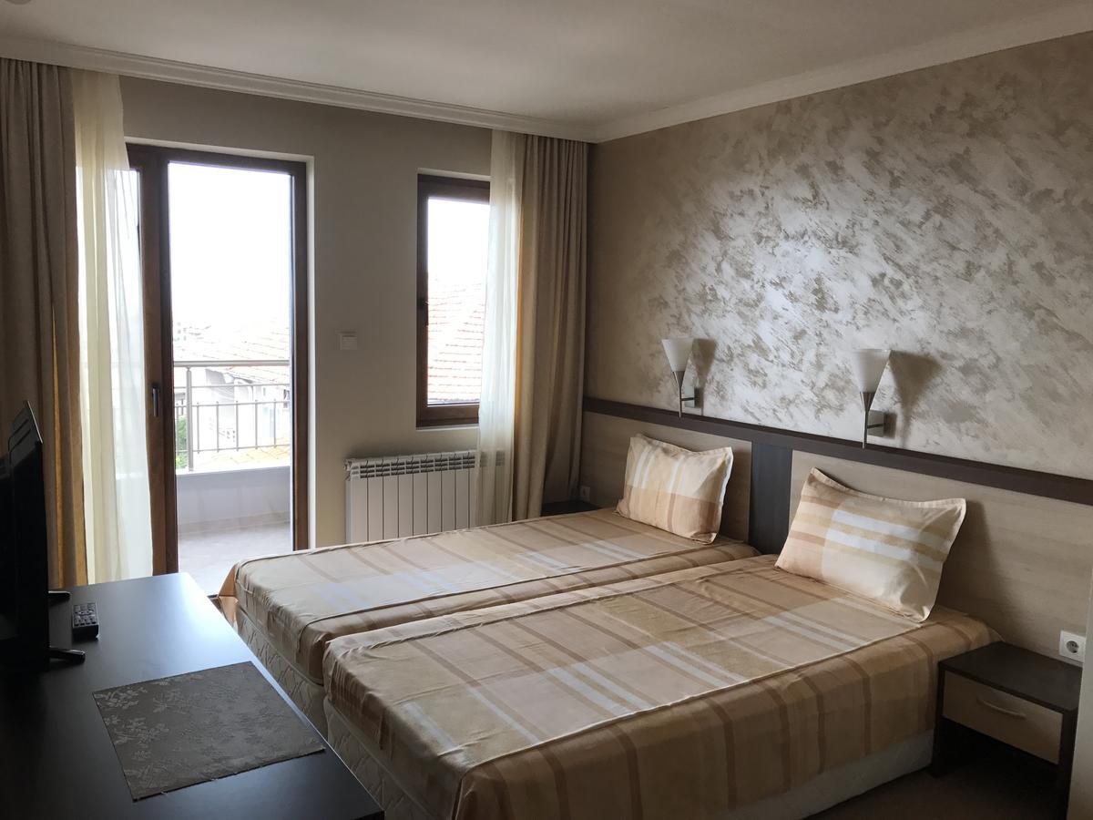 Family Hotel Radiana Sozopol Exteriör bild