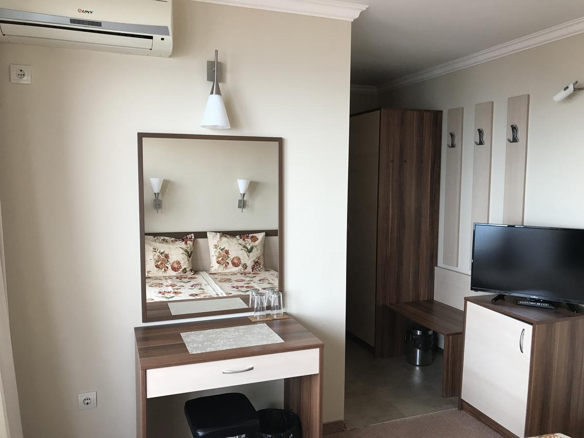 Family Hotel Radiana Sozopol Exteriör bild