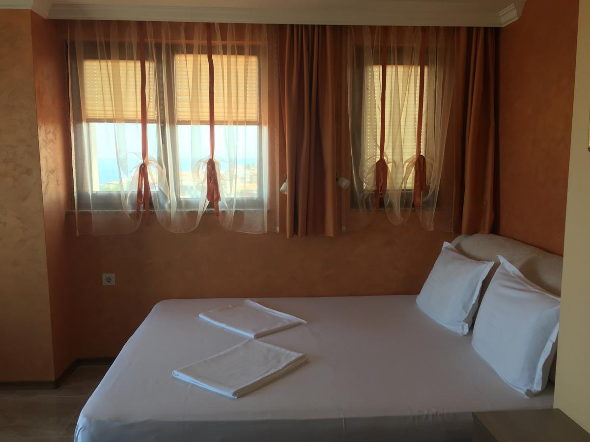 Family Hotel Radiana Sozopol Exteriör bild