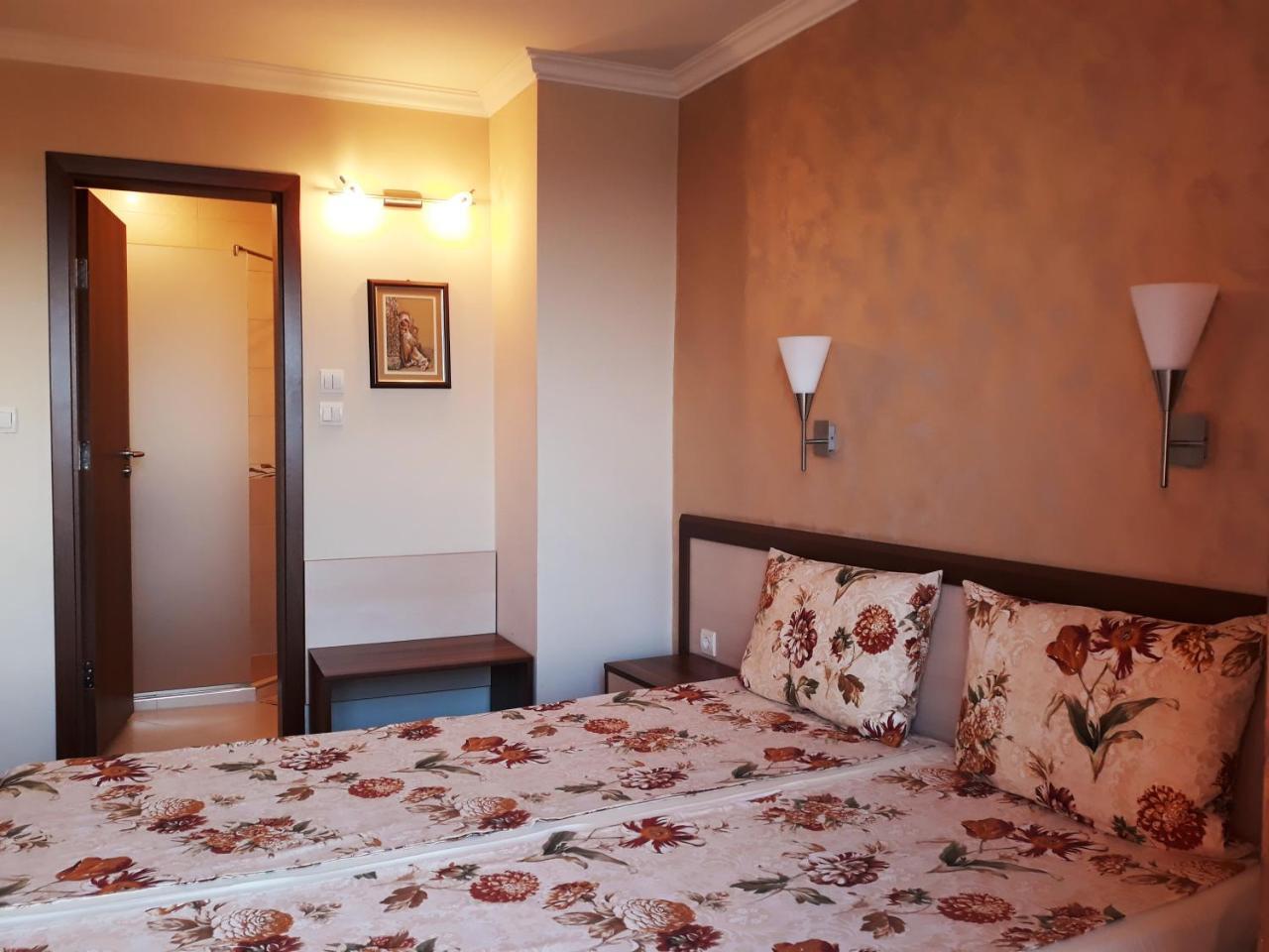 Family Hotel Radiana Sozopol Exteriör bild