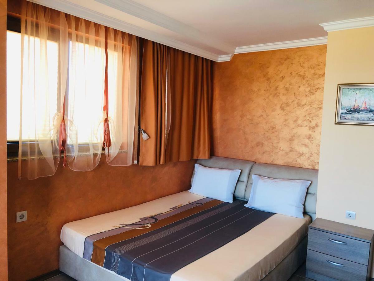 Family Hotel Radiana Sozopol Exteriör bild